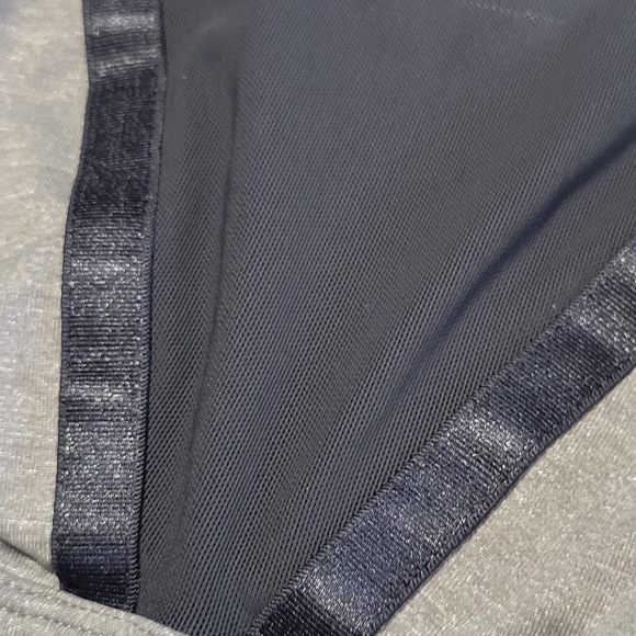 Oakley Sports Bra - Picture 5 of 8